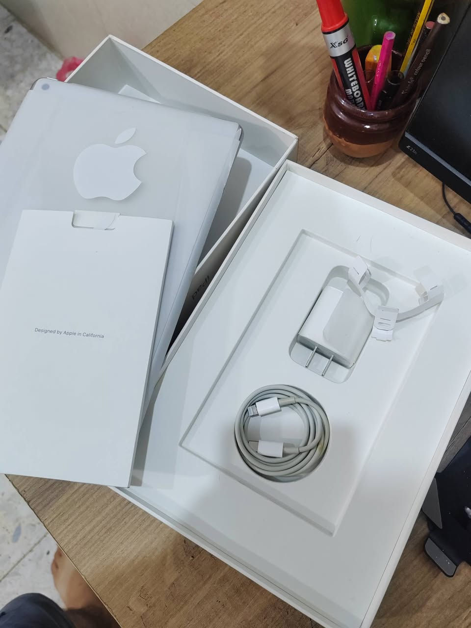 ايباد  9  مستخدم شي قليل بعده لوك جديد كامل ملحقات الاصليه
مكاني بغداد شعب   للستفسار ***********   
قفله 275 بدون عمله
