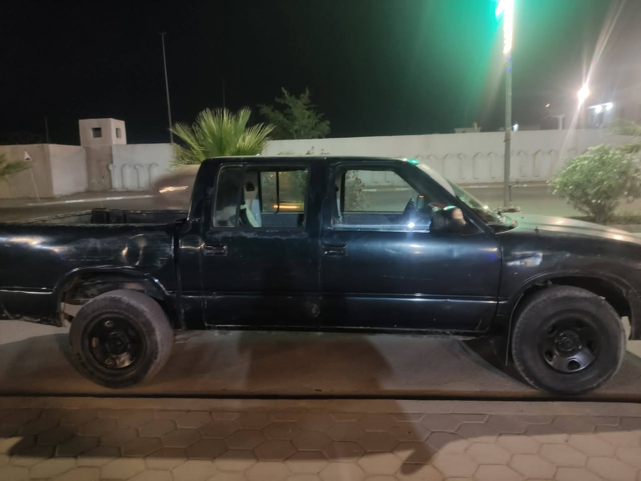 سلام عليكم
للبيع جمسي دبل قماره محور مكينه ونجي كير اوتو 
موديل 98 سنويه ساقطه رقم كركوك لون اخضر غير محدد 
بيها شكم ملاحظه غرفتها نضيفه للستفسار اتصال على 
رقم او مراسله خاص 
***********
***********
سعر 30 وبيها مجال تصل وبيك خير وتدلل

