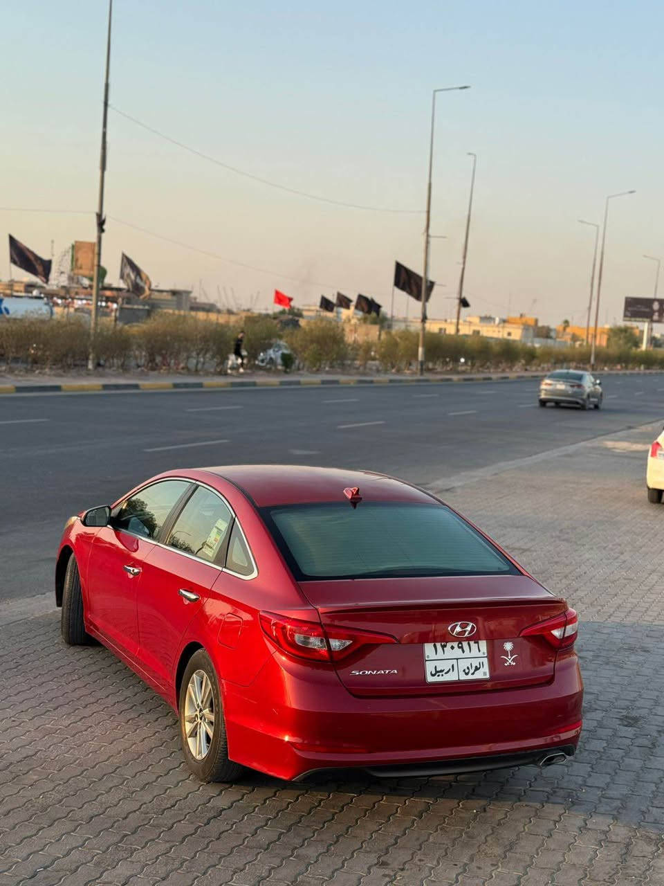 سوناتا ٢٠١٧ رقم اربيل وارد امريكي ضربتها طرف البنيد وهنا بيها مكانين صبغ والداير الخلفي السياره جاهزه ع اخر حبايه كير ومحرك وتبريد وحداده وتخم تاير وغرفتها جديده كلش السعر ١٠٥ للستفسار 
*********** البصرة, العراق

