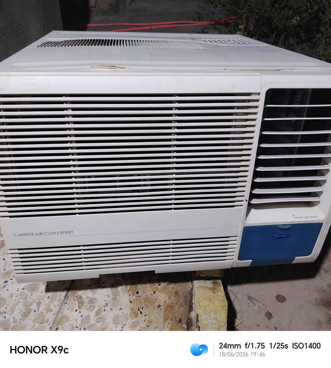 مكيف طن ونص شرط الشغل وتبريد بصره تحسينيه. 250.  ***********
