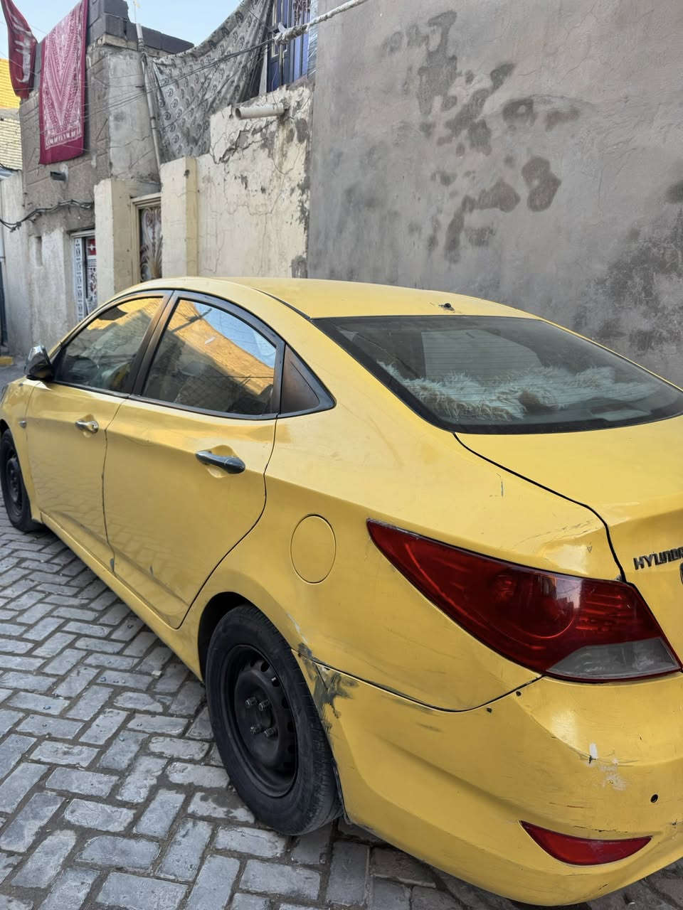 سلام عليكم
اكسنت خليجي 2012 محرك 1600
سيارة نضيفه فقط بيه جعره أثناء معدل 20 تعبر معدل 60 أتروح جعره 
مكينه نضيفه الكير شويه تعبان
رقم عربي 
مكان بغداد 
السعر 75 وبيه مجال 
موجود واتساب فقط ***********
