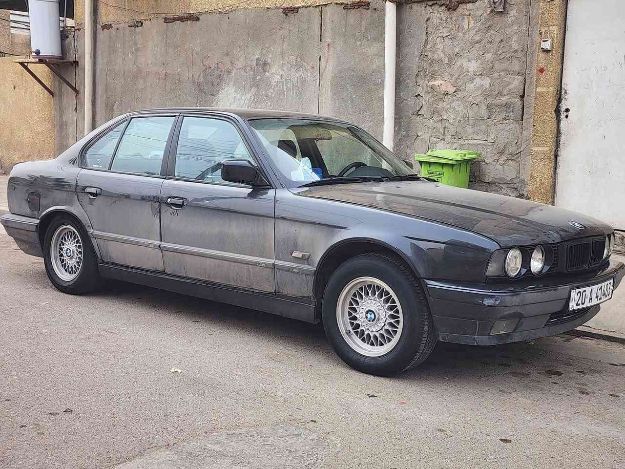 525 مسكر عدل موديل 1992 رقم ديالى الجديد سنوية باسمي تحويل ثاني يوم هزة جديدة غرفتها نظيفة  السعر 65 السيارة بيها نقوصات بسيطة يوكعن من سعرها 
مكان السيارة بغداد 
***********
