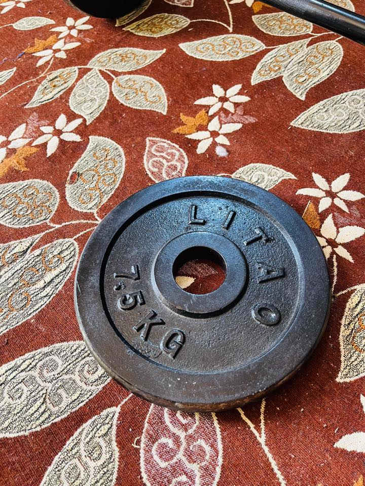 اثقال للبيع 3 اقراص بوزن 7.5 كيلو مع شفت عدل بسعر مناسب 30 الف وبيه مجال . ويوجد توصيل ايضآ 🚚


**إذا كنت صاحب هذا الإعلان وتريد حذفه لأي سبب، رجاءا أرسل رسالة إلى الدعم الفني**