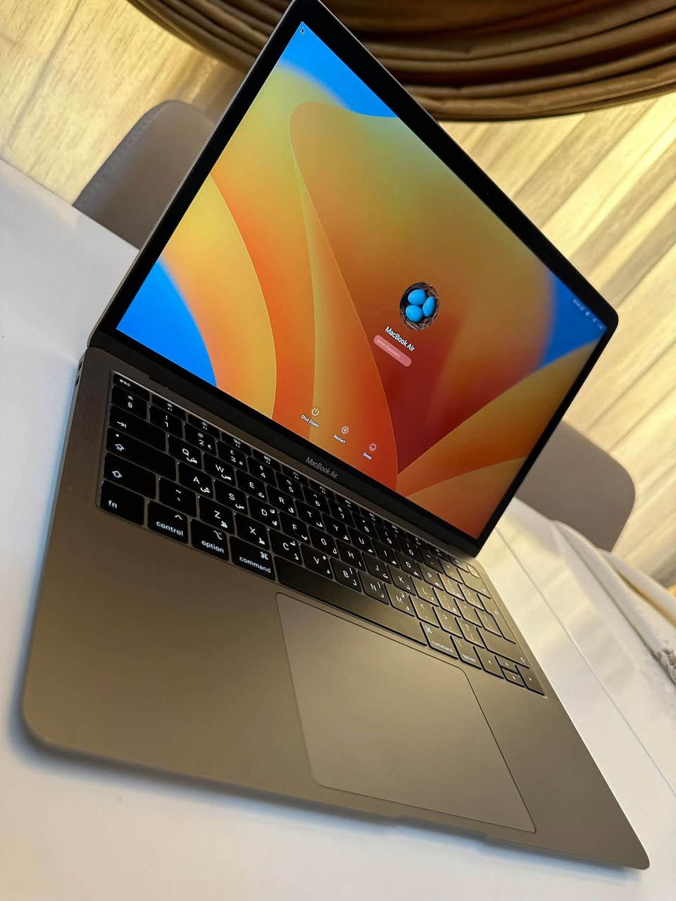 MacBook AIR "13" (2019)
Process : Core i5

Ram : 8 GB 2133MHz

Hard : 128 GB Flash storage SSD

Graphic: Intel UHD Graphics 617

Version: Late 2019

Screen: Retina screen 

Features: Touch ID

Ports : 2 port type-C

Keyboards: Arabic

Color: space gray 

Battery: 262 cycle count

 + HUB + leather bag
السعر ٦٥٠ الف


**إذا كنت صاحب هذا الإعلان وتريد حذفه لأي سبب، رجاءا أرسل رسالة إلى الدعم الفني**