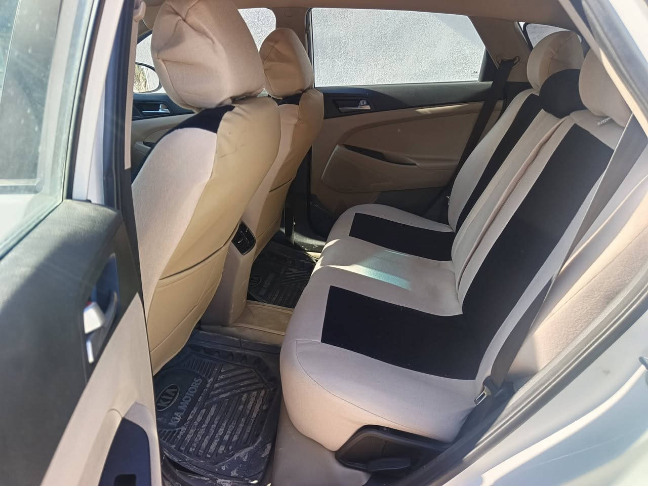 نبدء بصلاة على محمد وال محمد توسان موديل ١٦ خليجيه كير محرك ممفتوح بدون قطره صبغ بيها باب السايق مبدل بلادي ١٠٠ع١٠٠ والباب القديم موجود بي طخه يصلح على البارد وبيها بارد شويه بحافه الجاملغ اليسرى السياره جديده داخلها جديد شاشه تحكمات تخم تاير جديد بأسمي ١٧٠ورقمها بغداد رقم الجديد لتواصل ماشيه ١٦٢حقيقي لتواصل *********** ديالى خان بني سعد
