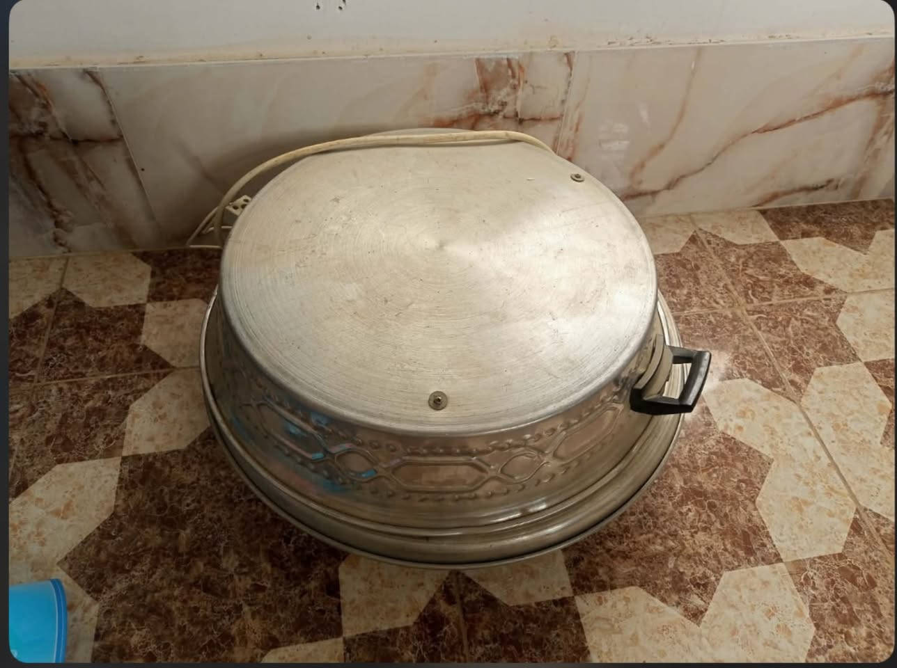 السلام عليكم 
يوجد تخم لل بيع أبو زنجيل جديد سعره 700 وبي مجال 
تنور كهربائي دبل هيتر جديد سعره 50
زليه 4*3 سعر 50
كاربد 6*5 السعر 50 
الاستفسار عله رقم ***********
