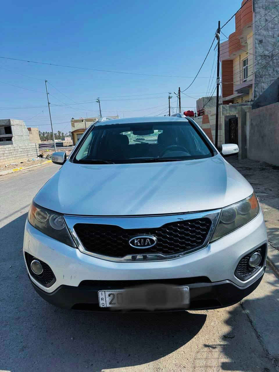 السلام وعليكم
كيا سورنتو موديل20011 امريكي  رقم ديالى مشروع وطني شرط التحويل السنويه 29.   1قطع صبغ  ماشيه 120  السونار بمنشور 
مكينه 4 سلندر دوش 2400 
7راكب  
تحكمات استريين 
كامره خلفيه 
تدفئة كشنات
مانع انزلاق 
فور ويل AWD   
تخم تاير صدر أمامي خلفي جديد للاستفسار الاتصال على الرقم ***********
السعر 132وبيه مجال
