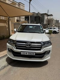 لاند اكروز  2019  فئه Gxr مكينه v8.  4600 السياره ماشيه 65000  السياره...