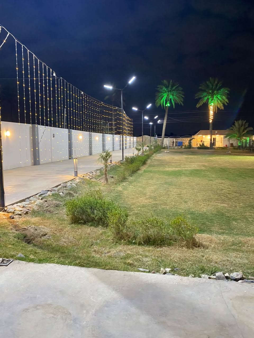 مزرعة سرمدي للايجار اليومي نستقبل مناسباتكم المزرعة موثقة بتطبيق اجرلي نظام شفتات شفت صباحي ومسائي حديقة كبيرة مسبح صالة كبيرة جدا غرفتين نوم مطبخ كبير ‭0770 281 1244‬
