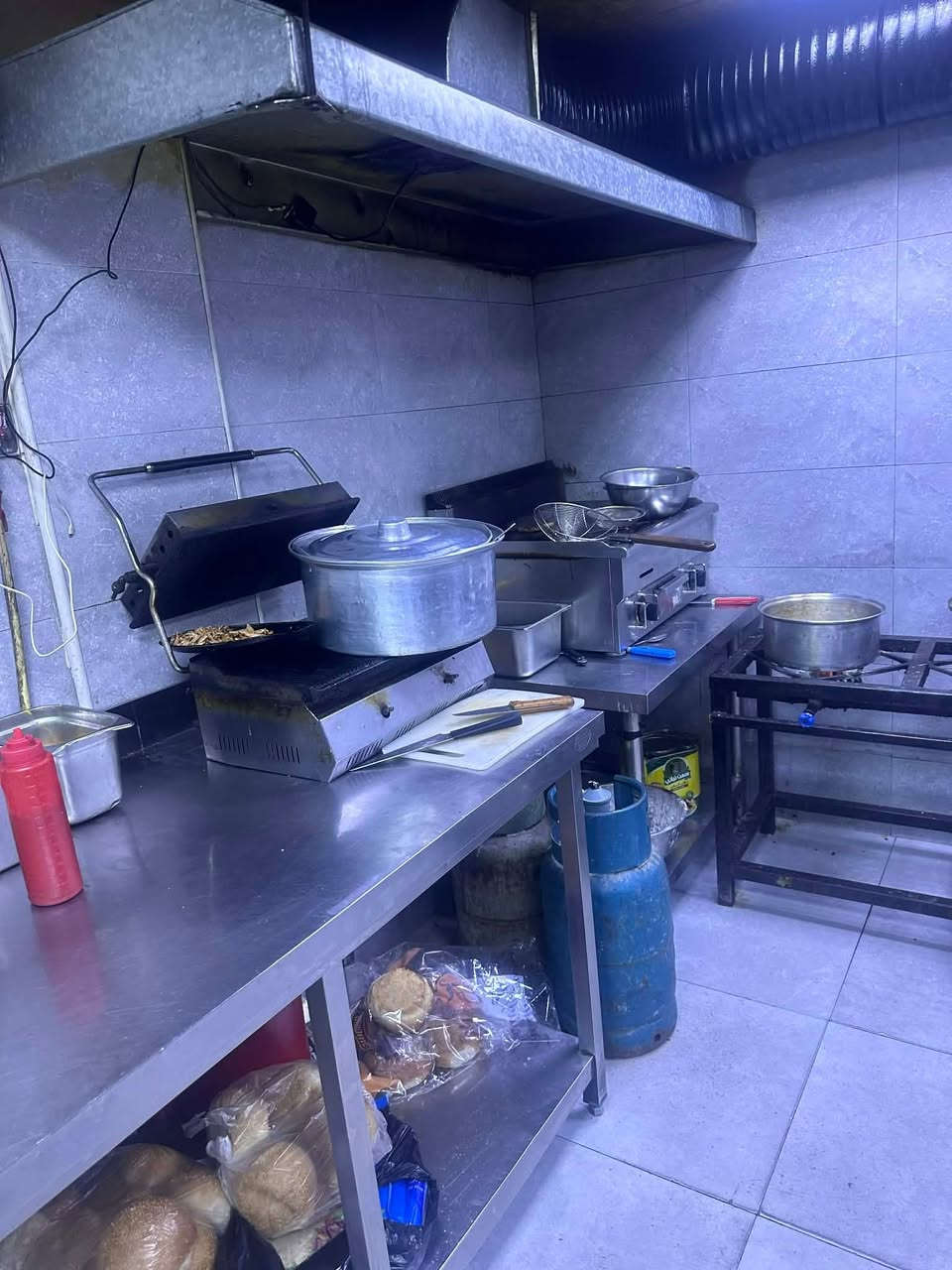 غراض كافتريه لبيع لميز طعام على 70وياه 4كراسي جديدات


**إذا كنت صاحب هذا الإعلان وتريد حذفه لأي سبب، رجاءا أرسل رسالة إلى الدعم الفني**