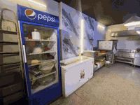 مطعم للبيع او ايجار يرهم
مساحته ٨٠متر جديد يرادله ترويج وتطوير 
مكانه بغداد بجهة البياع 
للاستفسار ***********
