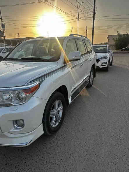 سلام عليكم لاندكروز مديل2014 فول مواصفات سياره جديده بمعنه الكلمه ستخدام شخصي مال جناي مكينه وكير وحداديه مكفولات فول مواصفات بريم اصل ماشيه 107 سونارة بالمنشور شوف السونار وخابر بيك خير وتدلل 
الباب الخافي مرخه براغيه بدون تبديل بدون فتح فقط مرخه سعرها 4 شدات وبيها مجال وشراي يخابرني وخادم سيارة بسمي  *********** مكاني كربلاء
