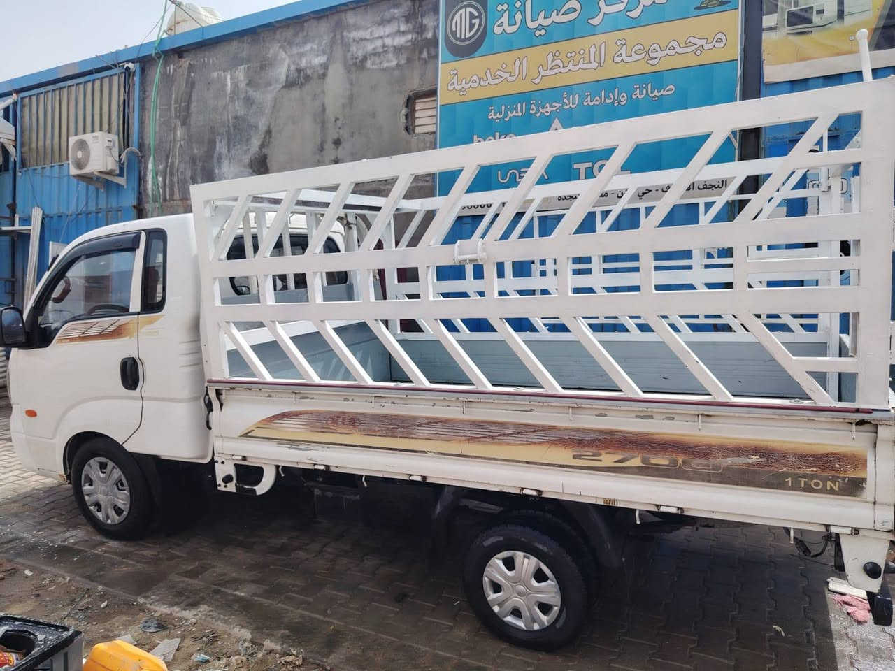 السلام عليكم
كيا حمل مسكر ادبلو موديل ٢٠١٤ كير ٧ نمر
رقم بابل انكليزي باسمي 
سنويه ل٢٧ تحويل ثاني يوم 
مكفوله كفاله عامه 
كير مكينه حداديه اكسل تخم تاير
 سياره جاهزة ماناقصها شي
 عدا التبريد معوز غاز 
السعر ١٠٢ وبيها مجال 
مكانها نجف
 ***********
