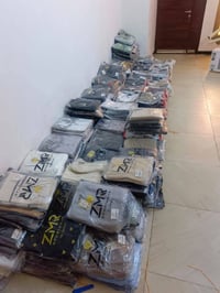 بنص  صعود الكمارك والاوضاع التعبانة والمضيق مسدود وبضاعتك بعدهي ما جاي...