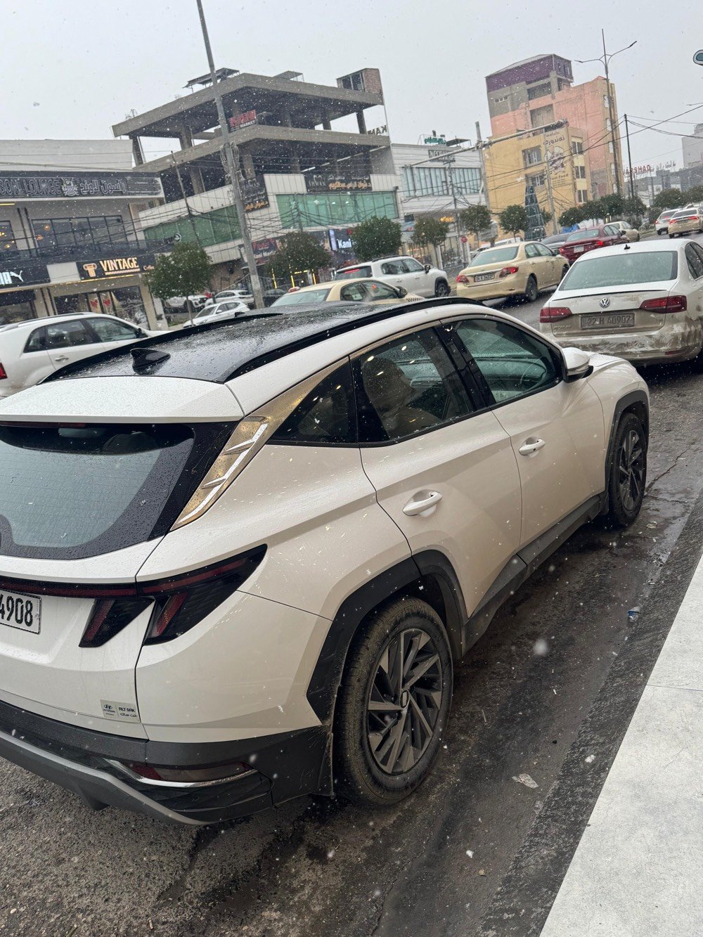 
توسان 24 خليجي استلام شركة الت ساك وبعدها بضمان الشركة فول الفول وبانوراما ماشية 44 الف رقم بغداد الانكليزي سنوية لغاية 2029 وهزة جديده بيها تبديل باب السايق نفس اللون اثر حادث ستوته وصبغ ربع باب الخلف السايق وشبر من الصندوق بدون ايرباك وكل شي مذكور بالسونار السيارة جديدة بمعنى الكلمة السعر 206وبيها مجال بسيط جدا *********** 

بغداد الدوره شارع المصافي مقابل المحكمة