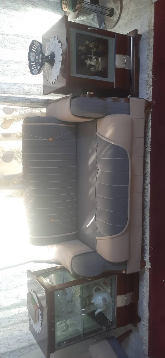 تخم احطاطة درجة اولا للبيع يتكون من ١٢ مقعد مع باترينات عدد ٢ نضافة ١٠٠/١٠٠ اليريد يتصل ***********
