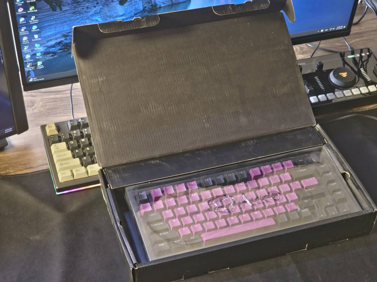 يا الله 

كيبورد بالشكل و النضافة و الجمال بعد ما احجي انتو شوفو و احكمو 

(جديد بالوك ) 

السعر قبل العرض 66 الف ❌️
السعر بعد العرض ٣٥  الف 
 و التوصيل مجاني لجميع محافضات العراق🚚


**إذا كنت صاحب هذا الإعلان وتريد حذفه لأي سبب، رجاءا أرسل رسالة إلى الدعم الفني**