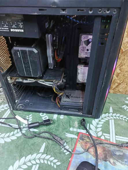 ‏سلام عليكم كيس نضيف البيع  . . . . معالج جيل تاسع ci5 . . . . رام 16 . . . . كرت شاشه AMD  RX 8g               ssd128g    hdd 1T الكيس سعرة 300 الف  ***********
