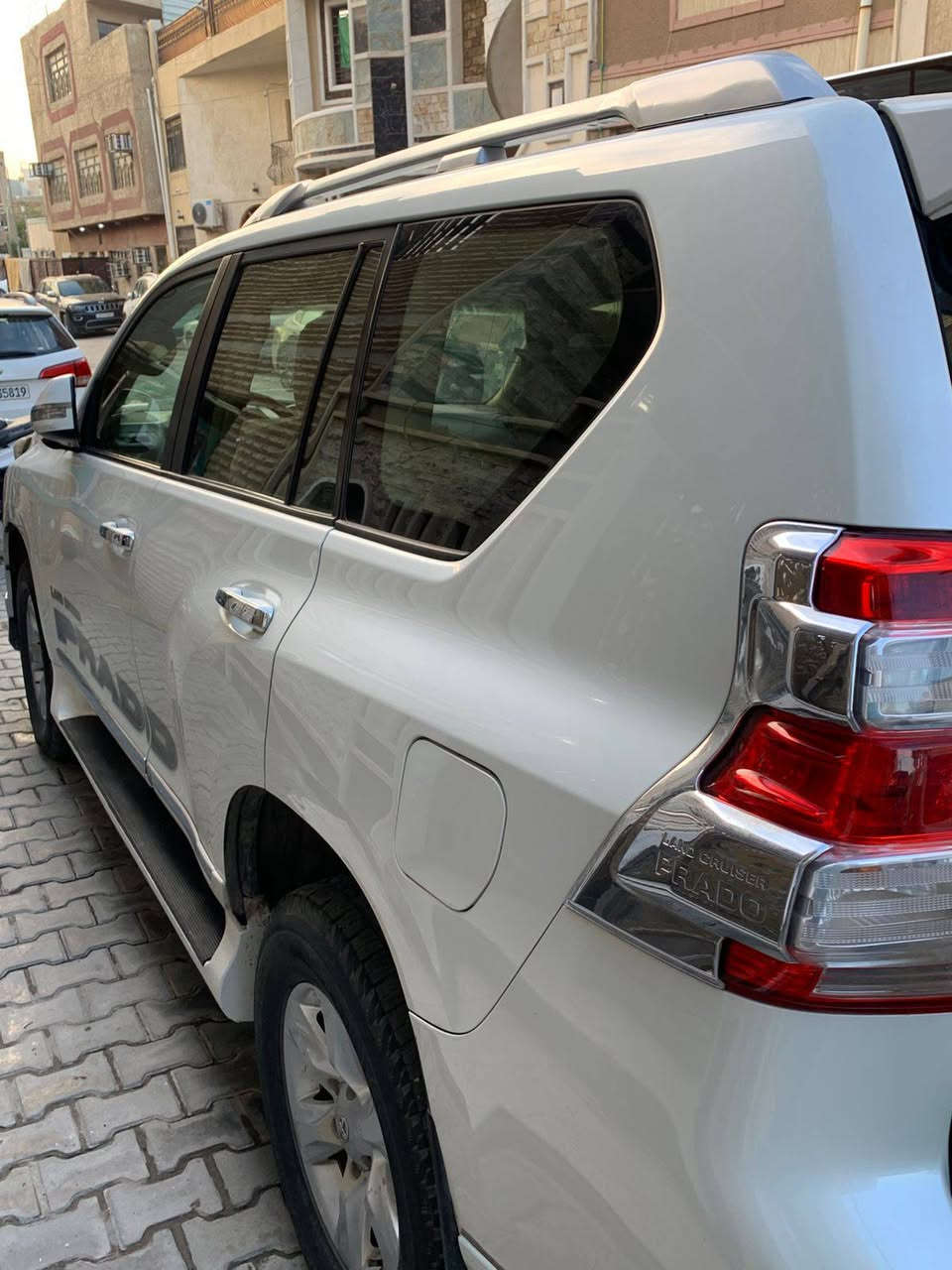 السلام عليكم 
للبيع برادوا  ٢٠١٢  محدثه ٢٠١٧   ٤  سلندر  ٢٧٠٠  مال شركة الحداد بسمي تحويل مباشر  ثاني يوم 
كفاله عامه مكينه وكير وكشر ومن أي ضربه وتبديل 
ثلاث قطع تبريد وتدفئه مع ثلاجه  
ماشيه ١٦٤ 
وباقي المواصفات معروفه مال البرادوا  
 للإستفسار  ***********  واتس 
                ***********
