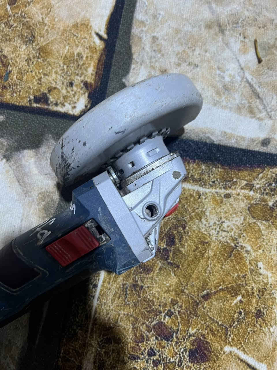 كوسره شحن بوش الماني بروشلز اصليه معه بطاريه 4 امبير استعمال قليل كلش مكفوله من كلشي السعر 100 توصيل 🚚 جميع المحافظات ***********
