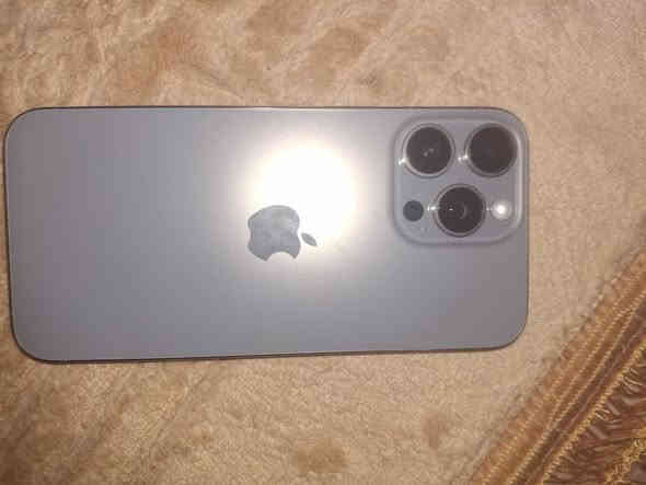 مرحبا ايفون 15 برو ماكس للبيع ذاكرة 256 الجهاز جداً نظيف ممفتوح ولا مصلح بطاريتة 88% الجهاز فقط الكامرة الخلفية وحدة من عدهم بيها فطر فقط لا اكثر شاصي الجهاز جداً نظيف ومابي شخوط وشاشة كذالك نظيفة وانطيك بي ضمان سعر 950 وبي مجال بسيط ***********
