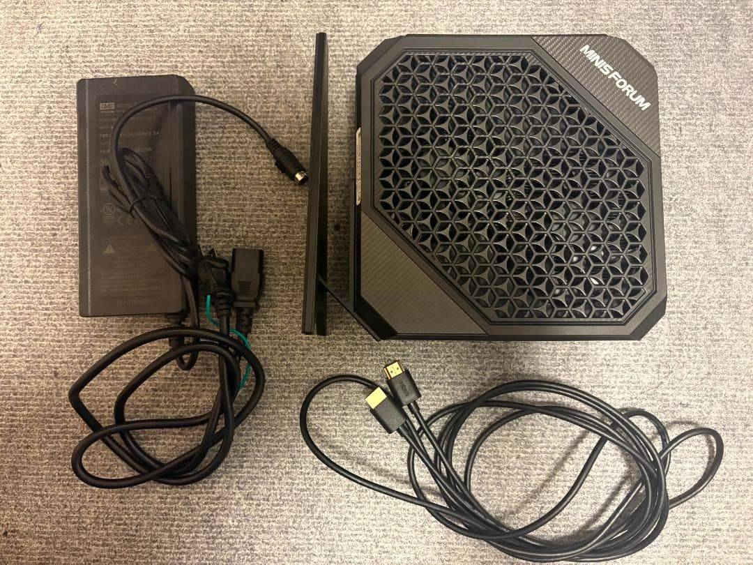 السلام عليكم
حاسبة mini pc  
MINISFORUM HX99G
المواصفات 
AMD Ryzen 9 6900HX
GPU1 AMD RADEON  
GPU2 AMD RX 6600m 
RAM 16x2 32GB DDR5  5600MHz
M.2 512GB  

قطعة كلش حلوة وراقية
بيها وايفاي وبلوتوث ومنافذ USB خير من الله وكلشي جاهز بس اربط شاشة وتونس 

سعرها 700 الف 
مكاني بغداد متوفر توصيل


**إذا كنت صاحب هذا الإعلان وتريد حذفه لأي سبب، رجاءا أرسل رسالة إلى الدعم الفني**