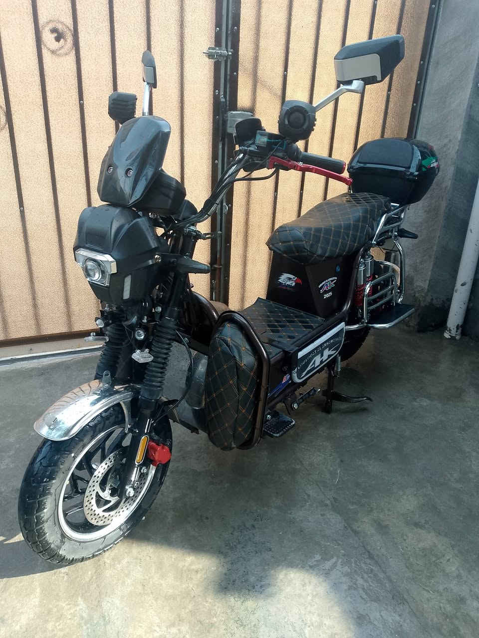 سلام عليكم دراجه للبيع موديل 2025 بطاريات علفحص بصمه تشغيل عن بعد جهاز انذار مكاني فلوجه للاستفسار لاتصال على رقم *********** بي واتساب
