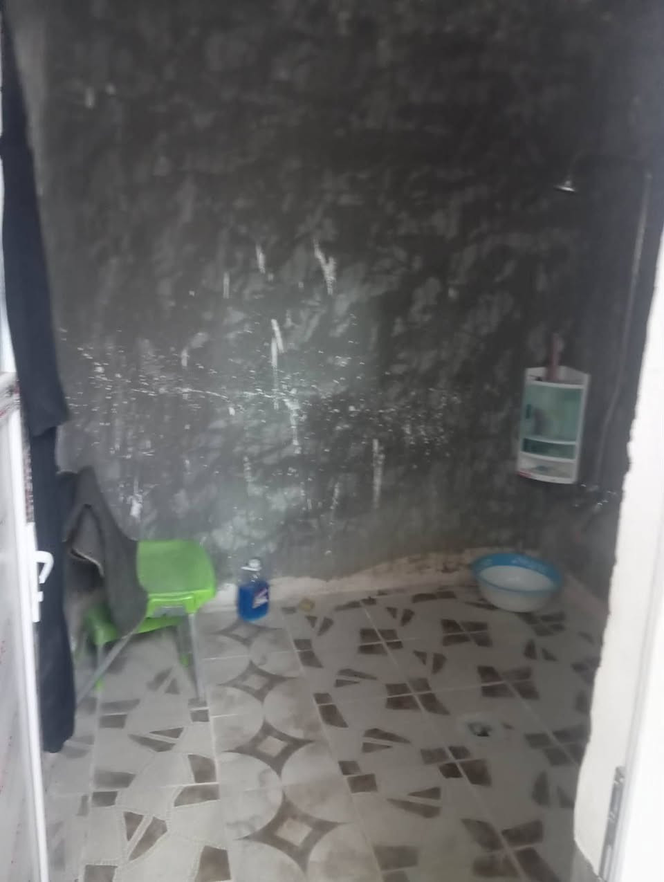 بيت مساحه 100 متر واجهه 10 نزال 10 مطبخ 4+3 صاله 6+5 غرفه 5+4 حمام داخلي وصحيات خارجي 3+4 العنوان شارع 80 خلف مول نون البيت كونكريت مسلح عالي عن الشارع
للاستفسار ***********
