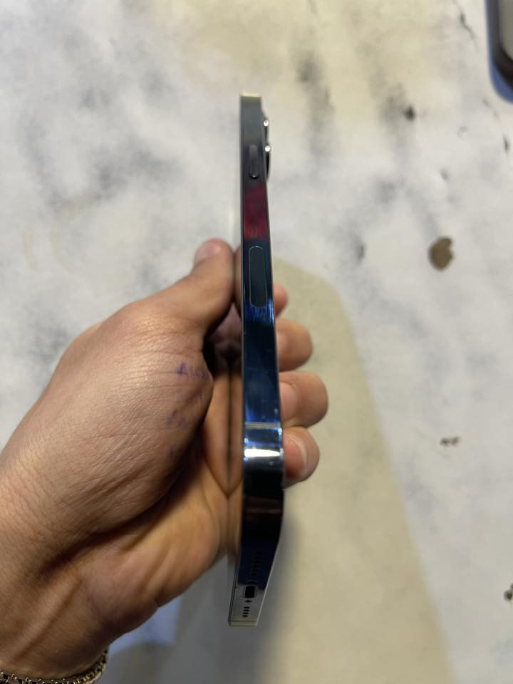 أيفون 12 برو ماكس لون نيلي مميز الجهاز  عربي شرق اوسط الجهاز كل ع وضع الشركه زلغ واحد مابي اتصال كامره اللمس فيس ايدي كلشي شغال ذاكره 256 الجهاز مبدل شاشه تفصيخ فقط شاشه تفصيخ   باقي الجهاز كل مكفول سعر الجهاز 325 وبي مجال بسيط كلش العنوان بغداد المنصور رقم تلفون ***********
