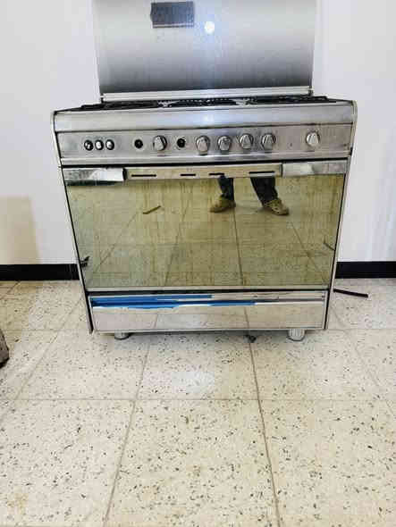 السلام عليكم طباخ إيطالي مال بيت جديد ناره زركه فرن فوك وجوه كامل ونضيف ب١٨٠ نهايته ***********
