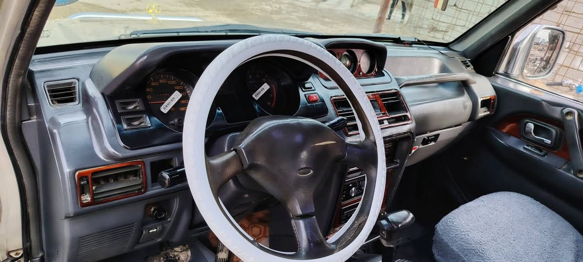 سلام عليكم باجيرو موديل 91ايسر بلاد رقم نكليزي سنويه30 تحويل مباشر مكفوله كفاله من كلشي مكينه وكير جدد تبربد شغال سياره جاهزه تخم تاير حداديه كهربائيات كله شغاله ماكو شي مايشتغل بيه مكان الشطره سعر48 نتصل عليه وبلخدمه ***********
