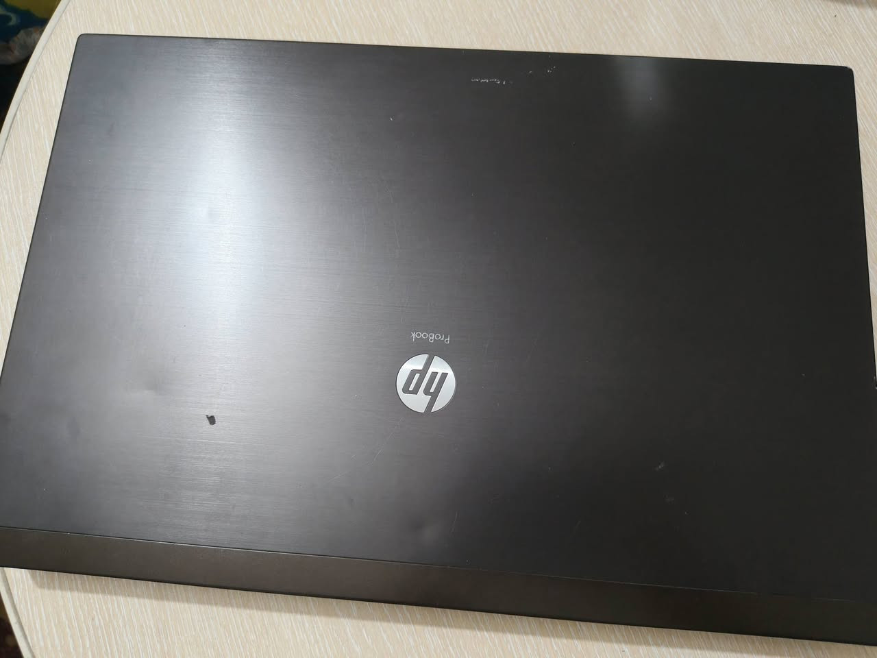 لابتوبHP ProBook4520sللبيع  
اللابتوب يشتغل فقط وهو على الشحن وبي كم دگمة بالكيبورد متشتغل مكان السي دي هم ميشتغل
النظام windows 7 
الشاحنه مالته وياه 
السعر 65 
الرقم للتواصل ***********
