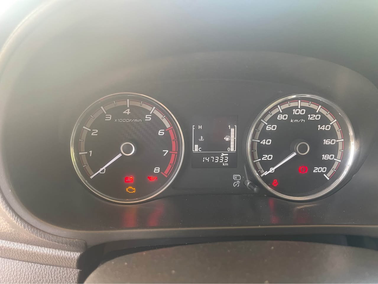 سيارة L200 موديل ٢٠٢٢ بيهة باب السايق تبديل بلاد اثر الطخة البسيطة الموضحة بالصور والباب القديم معها مكينة ما مفتوح مكان السيارة حاليا اربيل السعر١٨٢$ 
*********** أربيل, العراق
