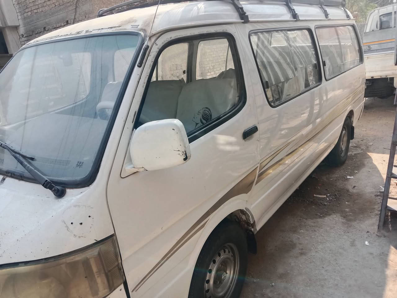 السلام عليكم فتون موديل ٩رقم احمر سياره مكفوله من كلشي راعيهه مواصله ابيع كوم حديد  اتعهد سرقه وعشائر فقط ***********ب٢٠وبيهه حك جيه
