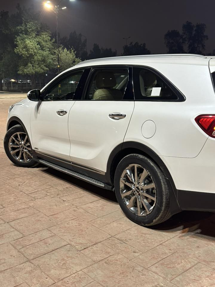 سورنتو 17 خليجي 1/1 
الدولية
فور ويل 
بانوراما 
كشن جلد حار بارد 
سايد بريك دكمة 
شاشة جبيرة خرائط جي بي اس
السياره مكفوله من الصبغ بيها مكانات بارد ماشية 96 الف رقمها بغداد سنويه لل 29 
*********** 
230 بيها مجال
