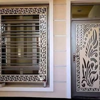 يوجد كادر لصبغ ابواب حديد و شبابيك وأيضاً صبغ الاخشاب اسعار مناسبة جدا...