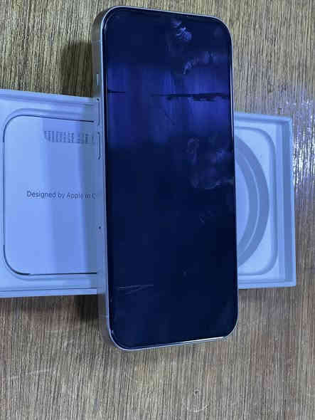 آيفون ١٥ برو فقط. لون ابيض 

ذاكره ١٢٨

بطاريه ٨٩ 

نضافه ٩٩٪؜

غراض كارتون مع واير 

الجهاز بلادي و شرط الحاسبه 

سعره ٩٥٠ وبي مجال شراي خابر ***********
