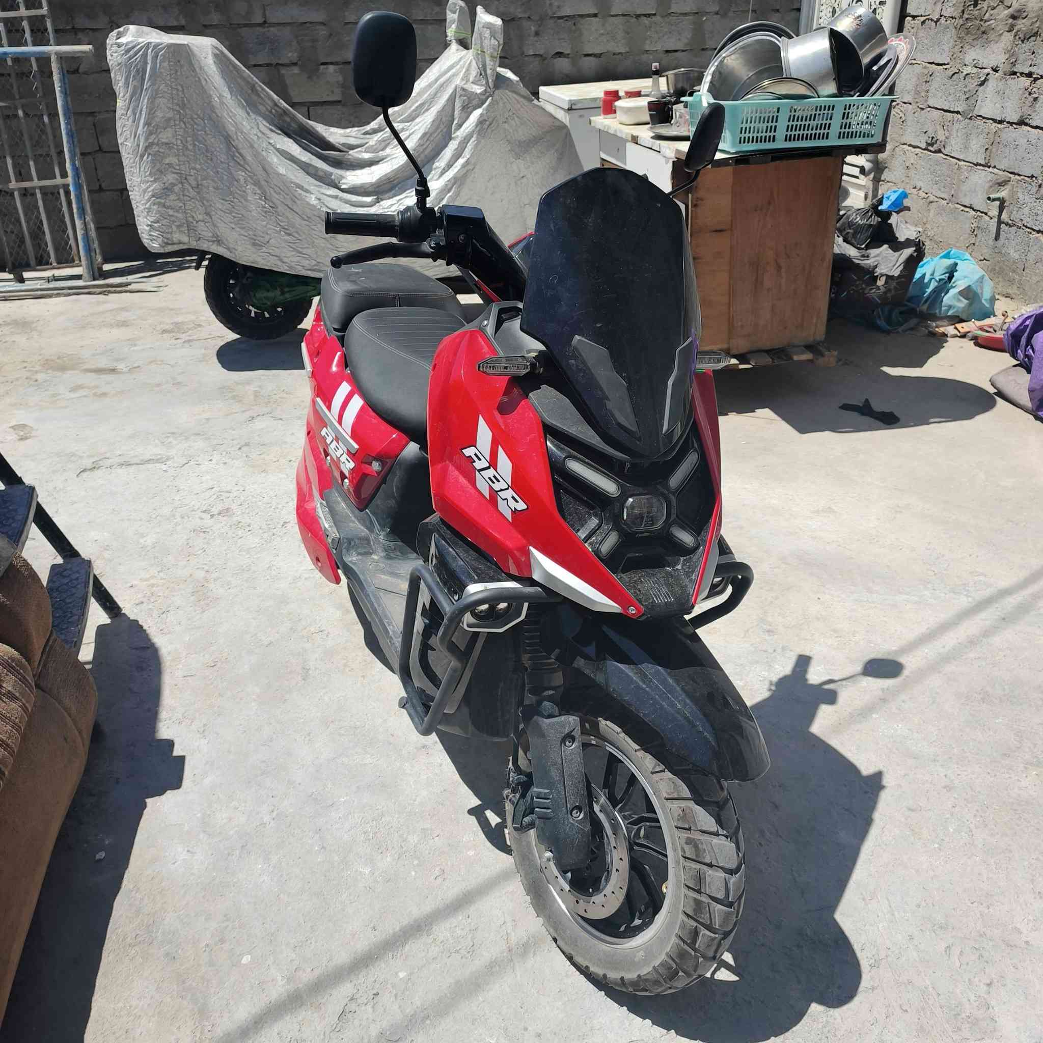 اباتشي للبيع. مثل ما موضح بل صوره على حطته. بطاريته على فحص. السعر 800 الف. لل تواصل. ***********
