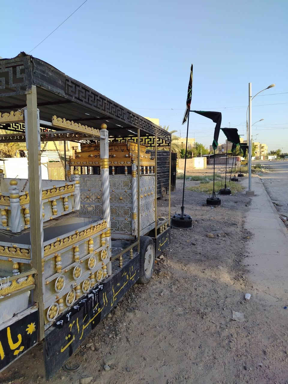 عربانه للبيع ترهم مال زنجيل او واجه موكب تحتوي علامهدعبدالله ارضيع وحضره بسعر 750العنوان بغداد محموديه ***********
