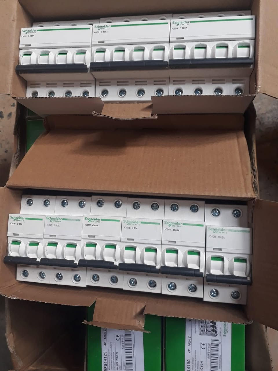 السلام عليكم يتوفر 👉
جوزه دورمن انكليزي مفرده من ٢ أمبير إلى ٦٣ أمبير 👈٢٥٠٠ 
جوزه منيجر ثلاثي دورمن انكليزي 👈 ١٢ الاف 
جوزه شنايدر فرنسي مفرده من ٢ إمبير إلى ٦٣ أمبير 👈 ٣ الاف 
جوزه منيجر ثلاثي شنايدر فرنسي 👈 ١٢ الاف 
جوزه Mk ثنائي ايرثكج ١٠٠ امبير 👈 ٨ الاف 
جوزه جنت ثنائي ايرثكج بالة اصلي ٨٠ أمبير 👈 ٤ الاف 
توجد خدمة توصيل الكافه المحافظات 
***********
