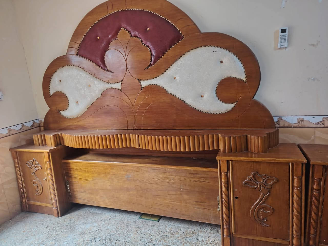 غرفه خشاب كامله جديده عوزهاا بس اقفاله شوفت عينك سعرهاا 750 مكاني بابل حله كفل
***********
