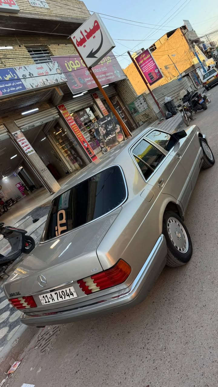 سلام عليكم مرسيدس 300se باب قصير موديل 1989 بسمي رقم دولي بسمي بغداد دبل مروحة دبل فيتبم محرك وكير كلهن بالشرط تخم تاير جديد سيارة احلى من الصور بهواي كمبريسر تبريد حجم 20 يعني ثلج ❄️ ما ناقصها بس السلايت السجة خربانة بيع او مراوس بسيارة اغلى منها وانطي حسب القناعة السعر 80 اي استفسار ***********
