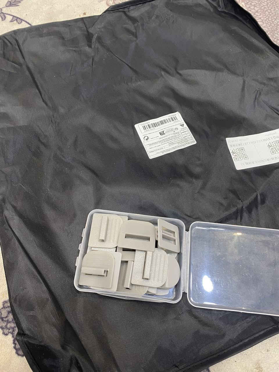 سقفيات تيسلا قطعتين جدد مع جنطه والكبسات مالته السعر30الف اخر زوج ***********
