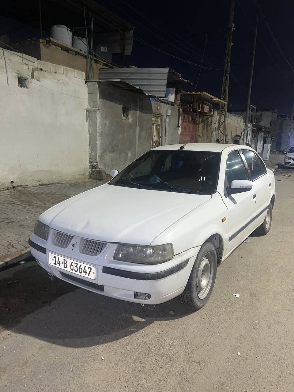 السلام عليكم سمنت2012 تبريد ثلج  كير مكينه مسجل سماعات تخم تاير حداديه شغل وطلع خير من الله سياره نضيفه وناعمه سنويه 2030 راعيها موجود بل بصره تحويل وكاله حسب الرغبه *********** مكاني البصره سعر 43 وبيها مجال
