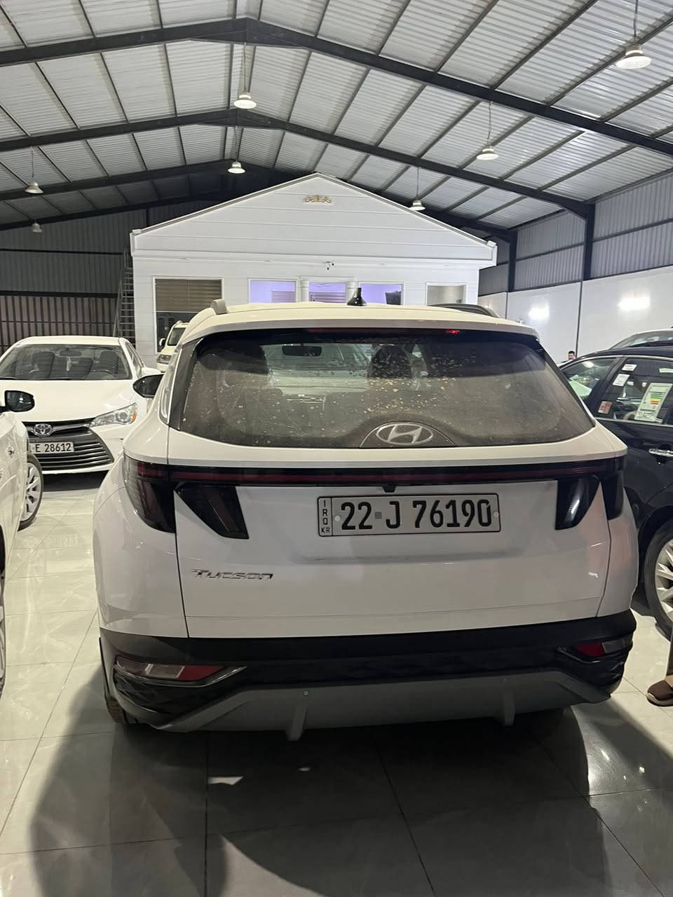 السلام وعليكم للبيع هوندا توكسان
موديل 2023 سيارة جديدة شركه 
فول مواصفات ماشية 62الف بيها شخط براس البنيد على كد كرت رقم اربيل شرط التحويل مكان السيارة تكريت السعر 205$وبيها مجال قليل للاستفسار اتصل 
هـ***********
