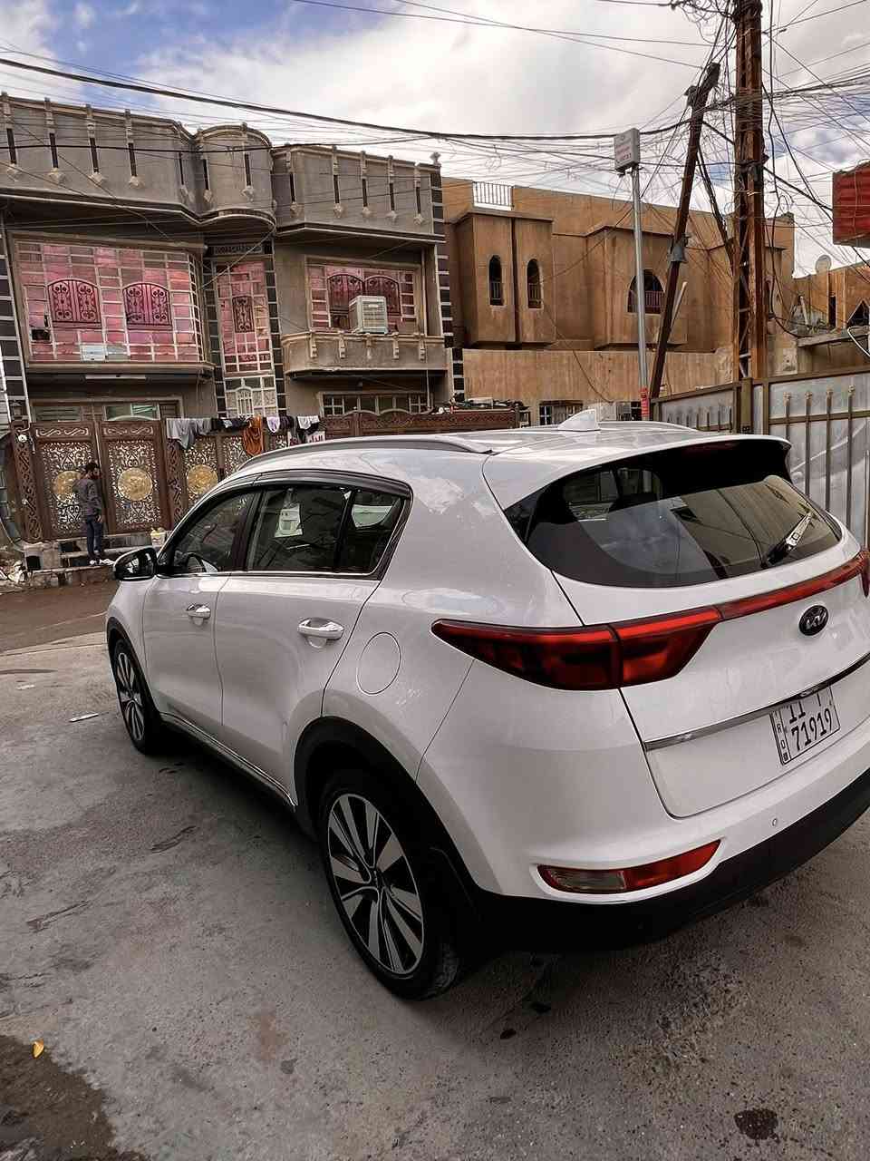 السلام عليكم كيا سبورتح 2017 خليجي 
بدون صبغ مواصفاتها معروفة مكينة 
2000 دوش سيارة جاهزة ماشية 104 الف
مكاني بغداد بأسمي رقم بغداد الدولي 
السعر 177 السونار مرفق بالمنشور
***********

