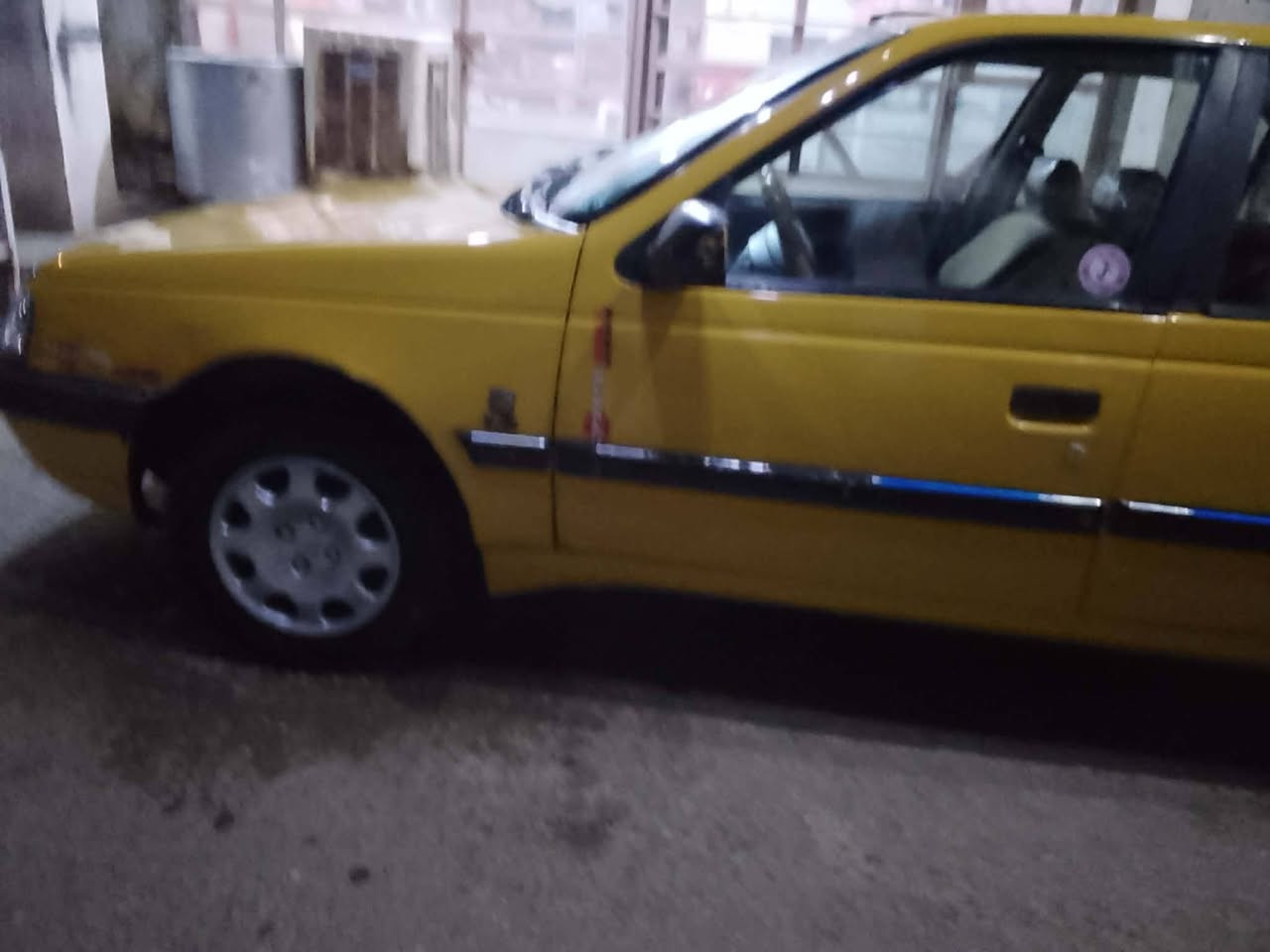 السلام عليكم بيجو 405 2015للبيع في سيارة مكفولة كلشي مابيهة على اخر حباية مكفولة من الضر والصبغ تحويل ثاني يوم مكان كوت العزة القديمة السعر 37 وبيها مجال الاتصال على الرقم الهاتف *********** خاص مفتوح
