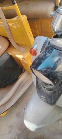 دراجه  كلاسك الله شاهد نضيفه بس ممغسوله ناقصه بس باتري وشغل سلف نص نكر...