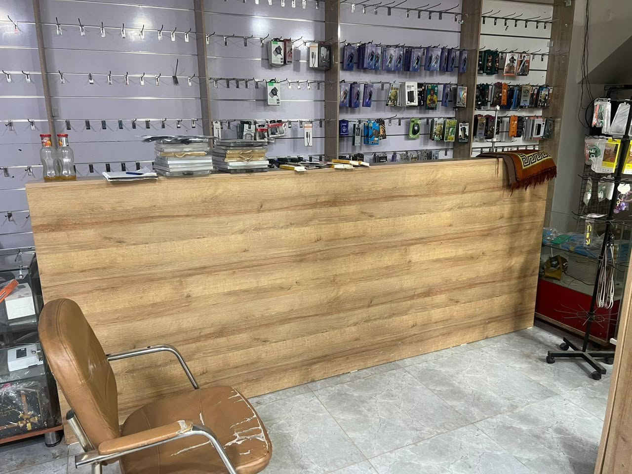 فاترينات ام دي اف قياسهن متر و١٠ العرض وطولهن ٢ متر و٨٥ عدد ٤
والميز ام دي اف قياس ٣ متر
العنوان بغداد مقابيل الجزيره السياحيه
رقم التواصل ***********
