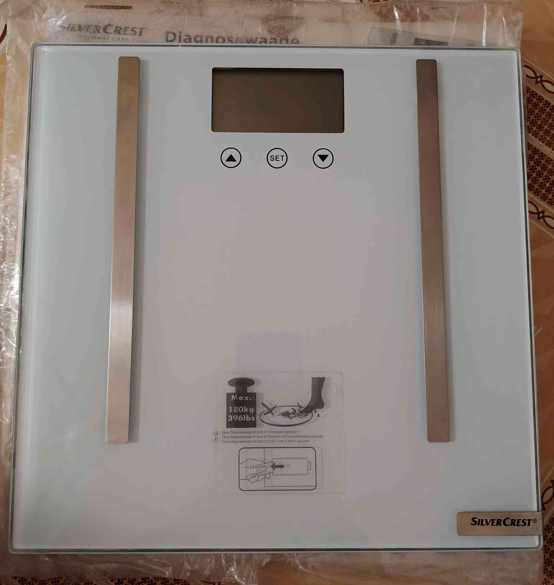 ميزان لقياس وزن الجسم 
▪️يحتوي الميزان على وظيفتين هي قياس وزن الجسم وتحليل المؤشرات الحيوية للجسم. 
▪️الوزن الأقصى 150 كجم

المؤشرات التى يبينها الميزان هي:
1.نسبة الدهون في الجسم
2.مستوى الماء
3.نسبة العضلات

#الأصلي 
🚫جديد غير مستخدم ولاباله باللوك 

السعر ٢٥ الف
#يتوفر توصيل لجميع محافظات العراق للحجز خاص


**إذا كنت صاحب هذا الإعلان وتريد حذفه لأي سبب، رجاءا أرسل رسالة إلى الدعم الفني**